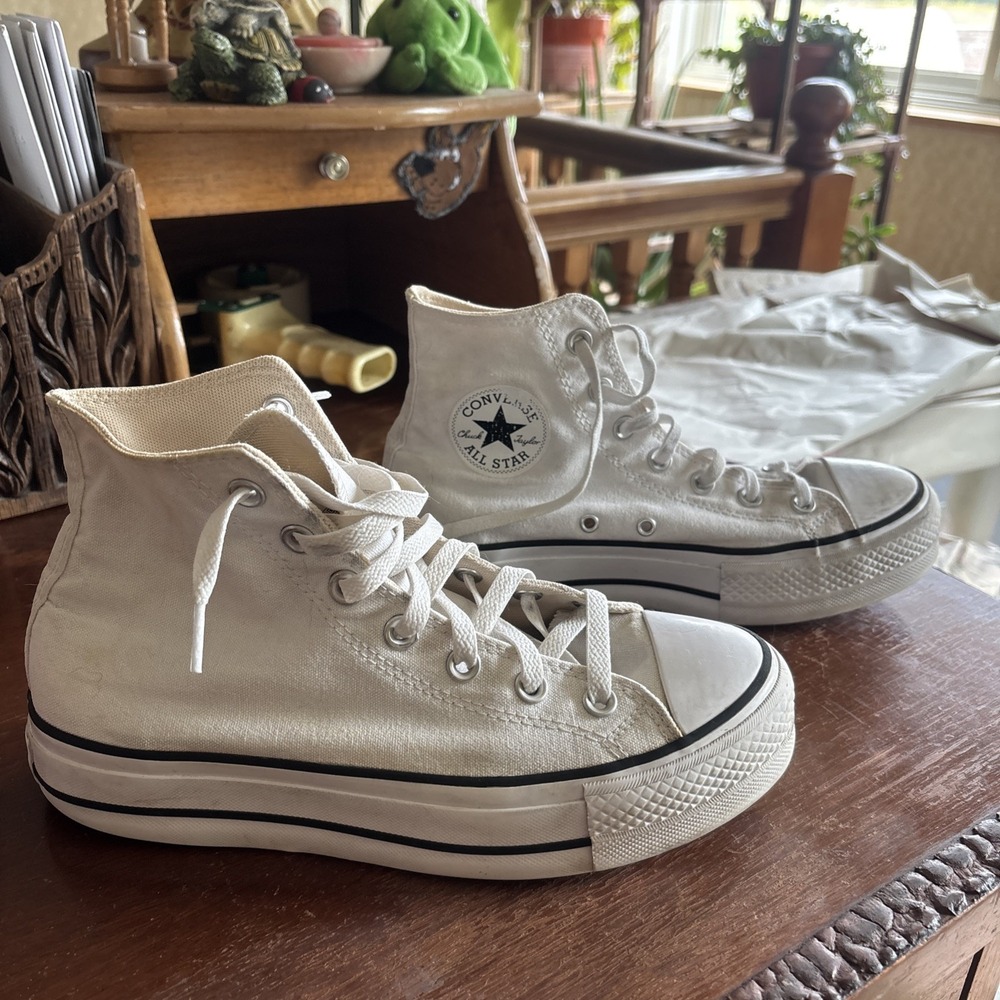 Chuck Taylor All Star Converse Off- White High Top Lace-Up women's Size 8
